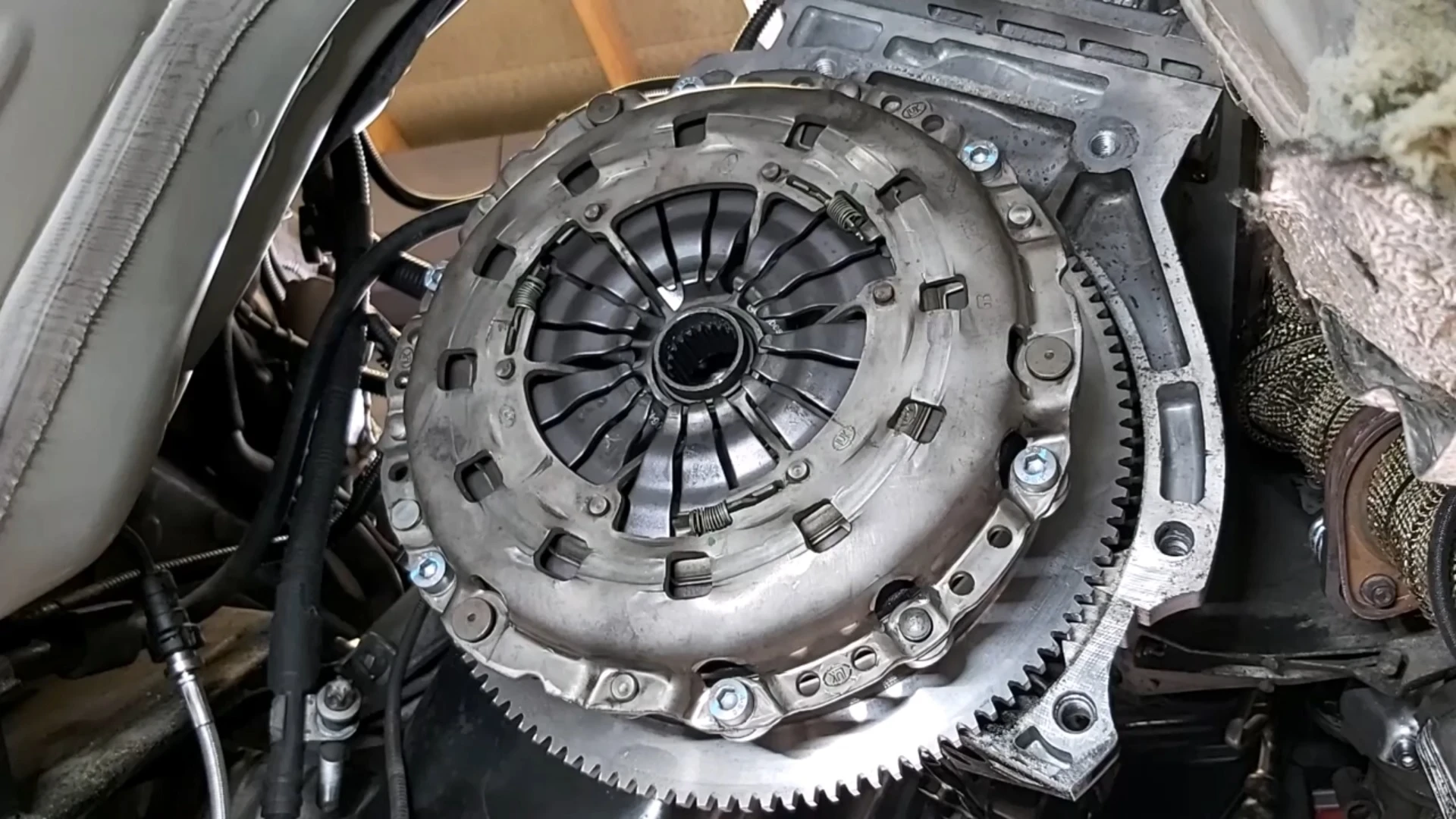 Traditional single-mass flywheel system