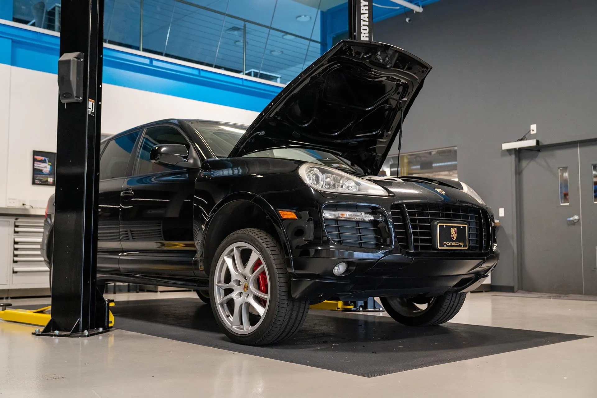 Porsche Cayenne first and second generation suspension evolution